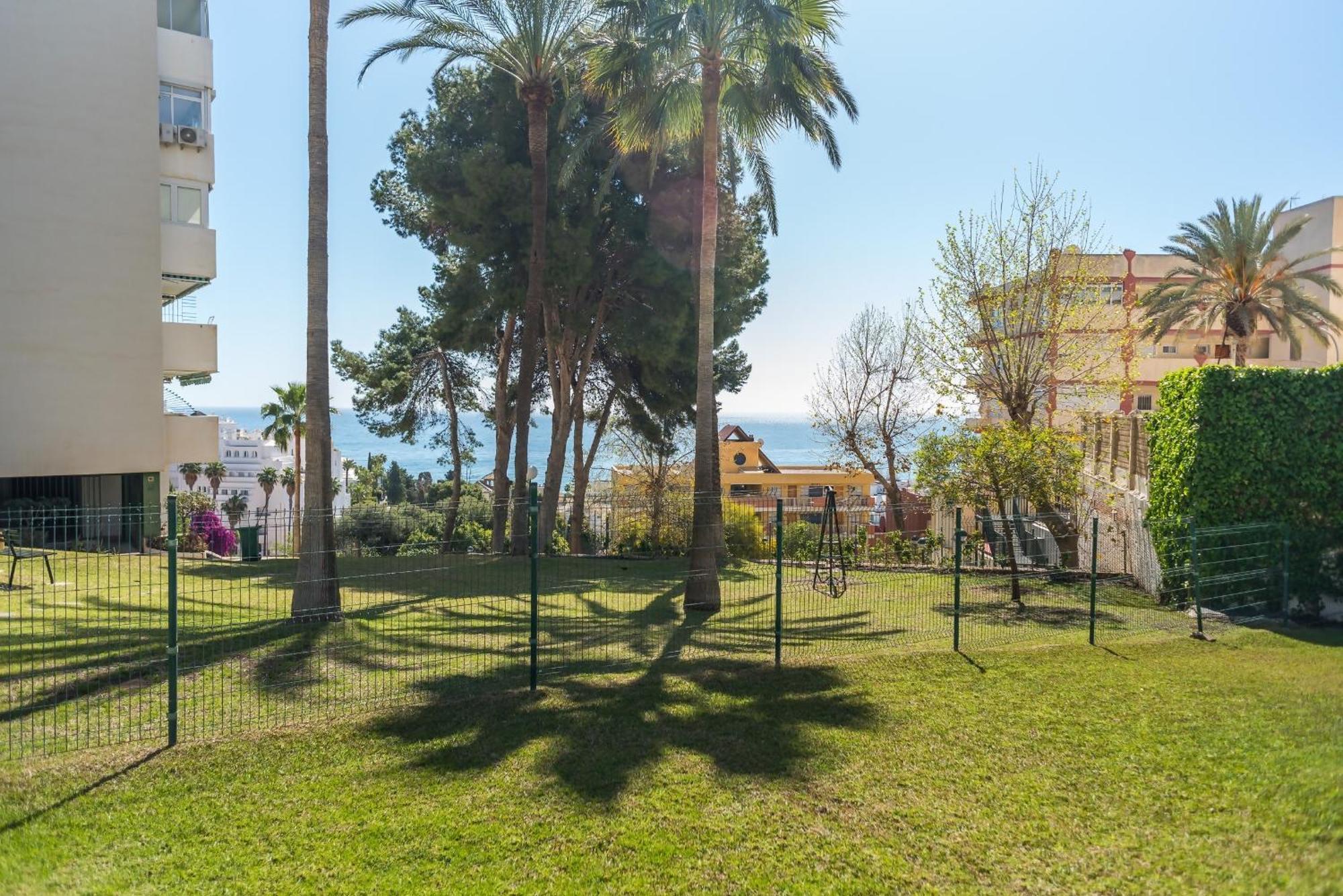 Torremolinos Yellow Fabuloso Andra Exterior photo